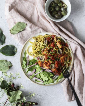 Vegan chicken spaghetti with olive